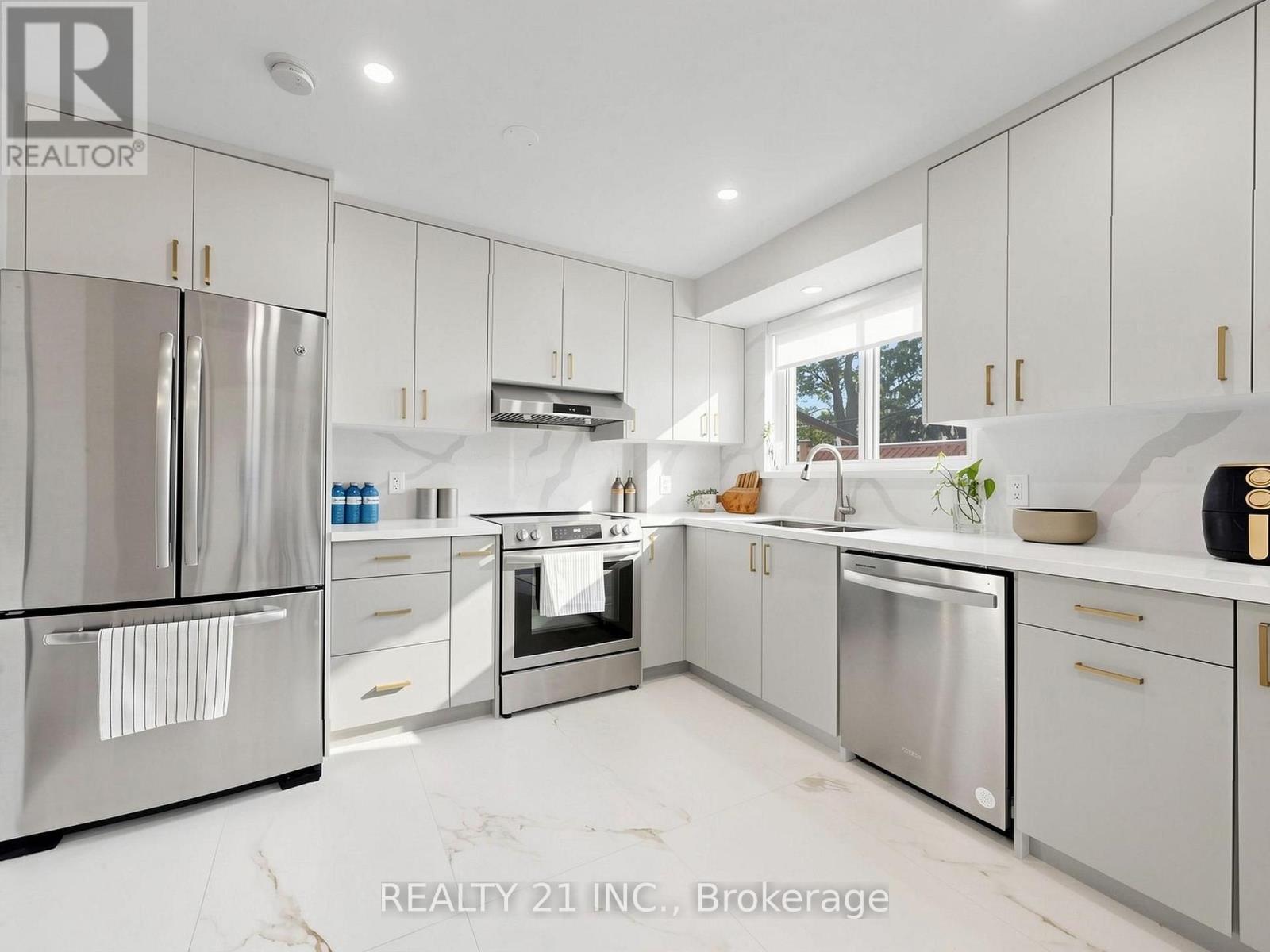 132 HARDING BOULEVARD, Toronto (Birchcliffe-Cliffside) — photo 8