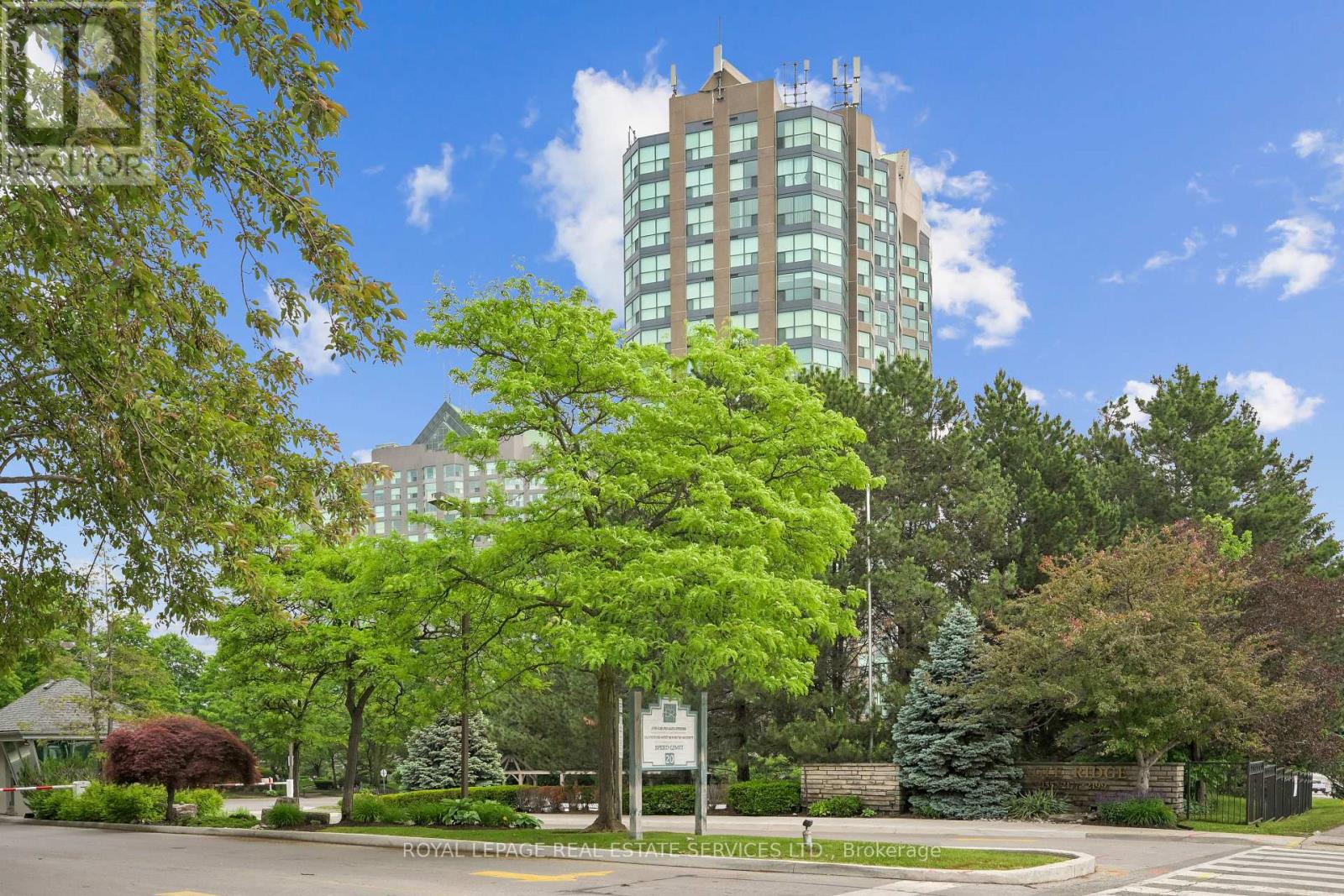 Photo of 2155 Burnhamthorpe Road