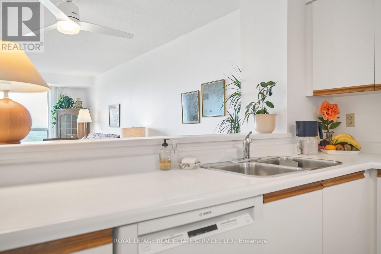 1211 - 2155 BURNHAMTHORPE ROAD, Mississauga (Erin Mills) — photo 11