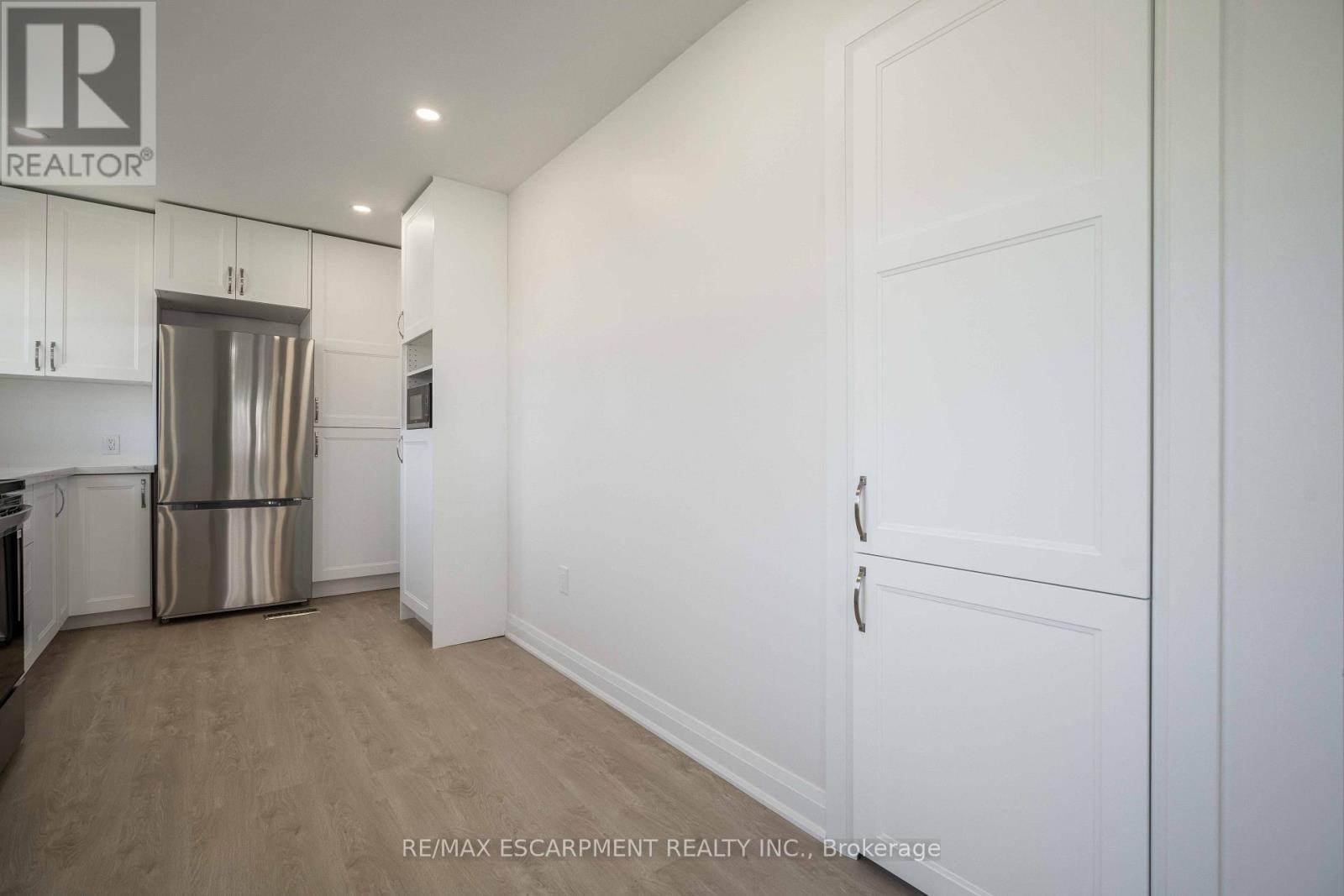 A - 1 HILL PLACE, Hamilton (Stoney Creek) — photo 10
