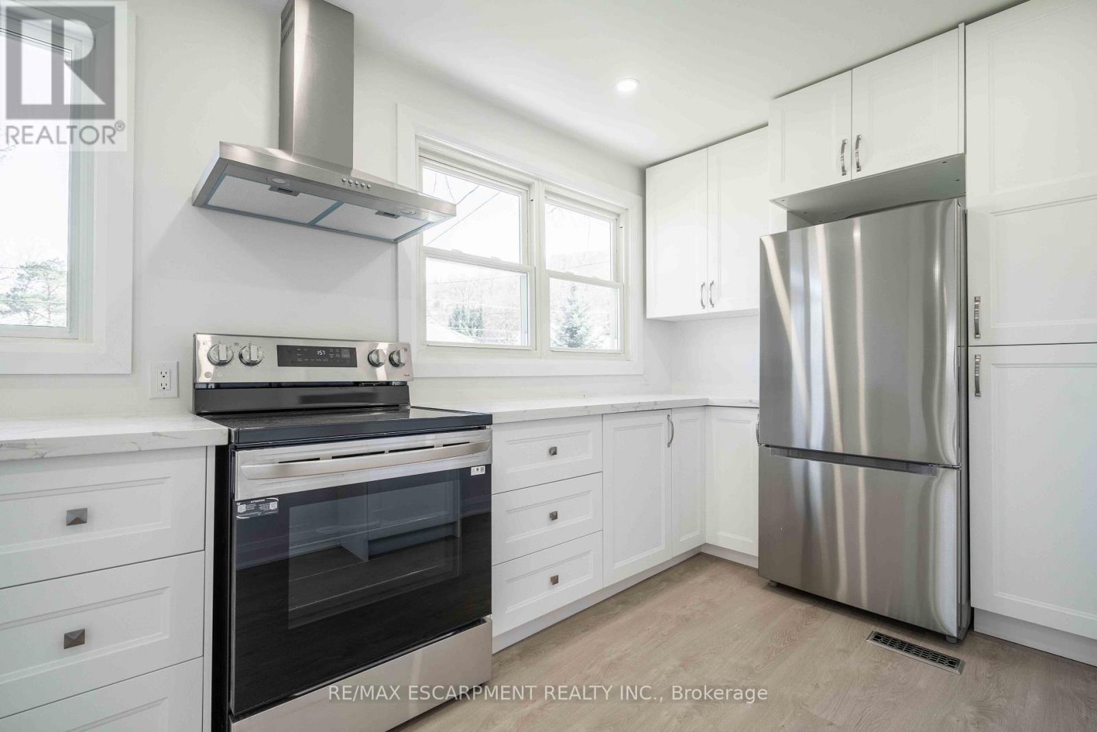 A - 1 HILL PLACE, Hamilton (Stoney Creek) — photo 11