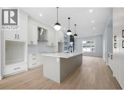 4pc Bathroom - 8308 34 Avenue Nw, Calgary, AB T3B1R2 Photo 13