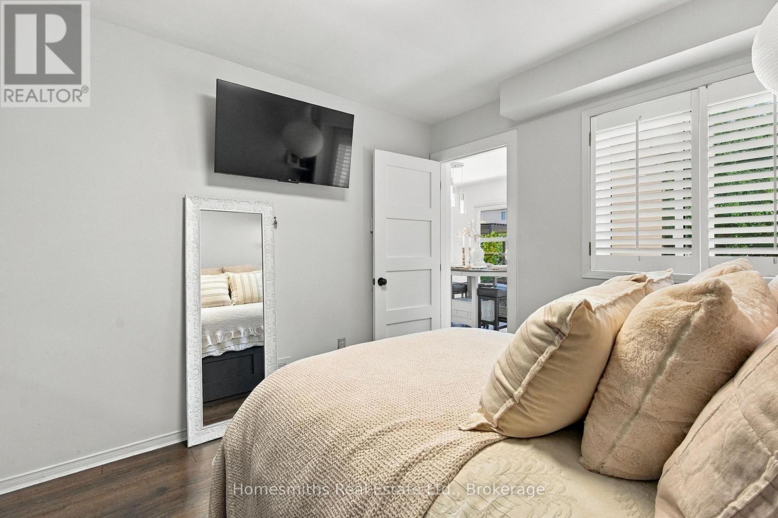 45 GRANVILLE DRIVE - 18