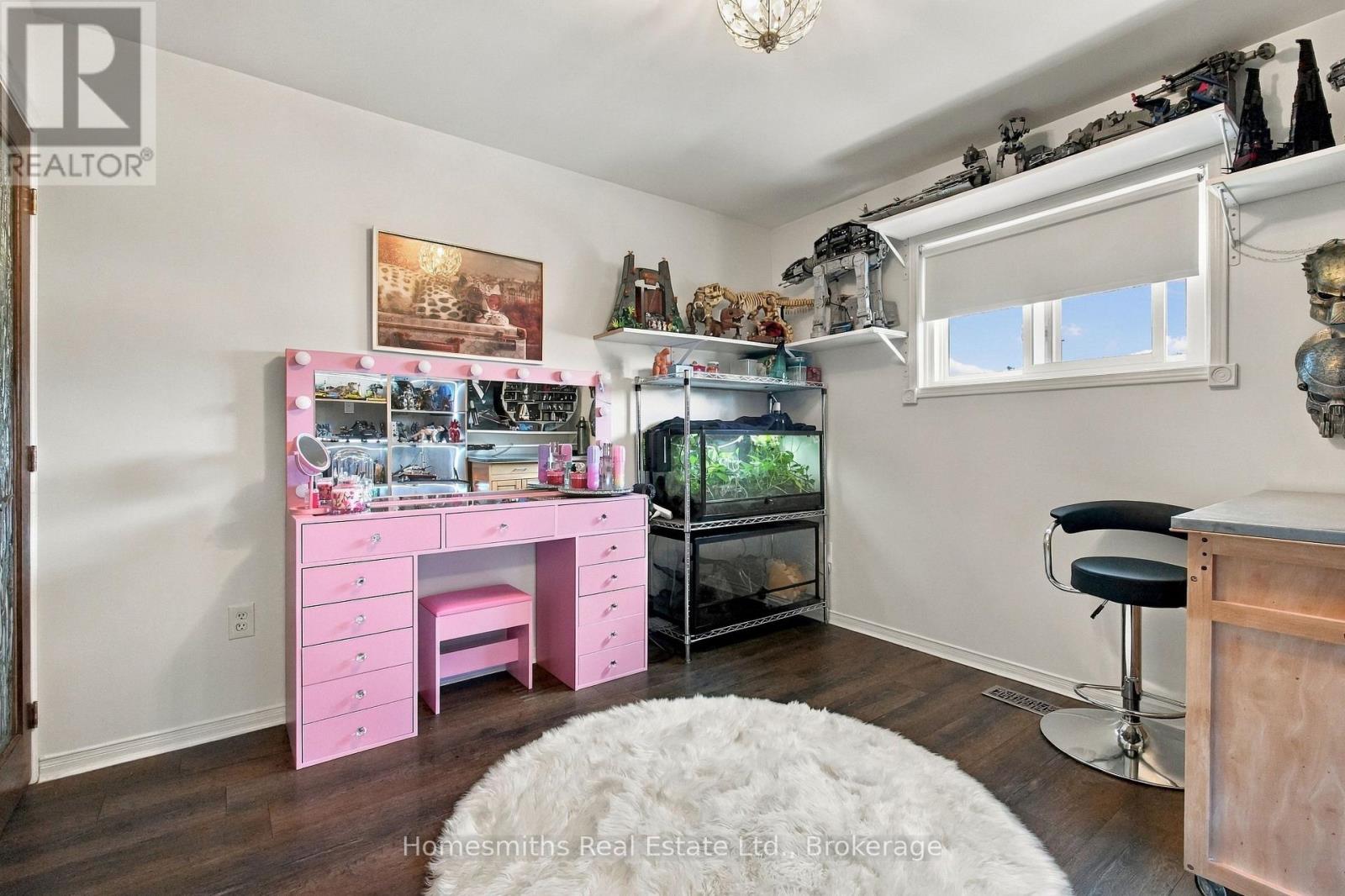 45 GRANVILLE DRIVE - 25