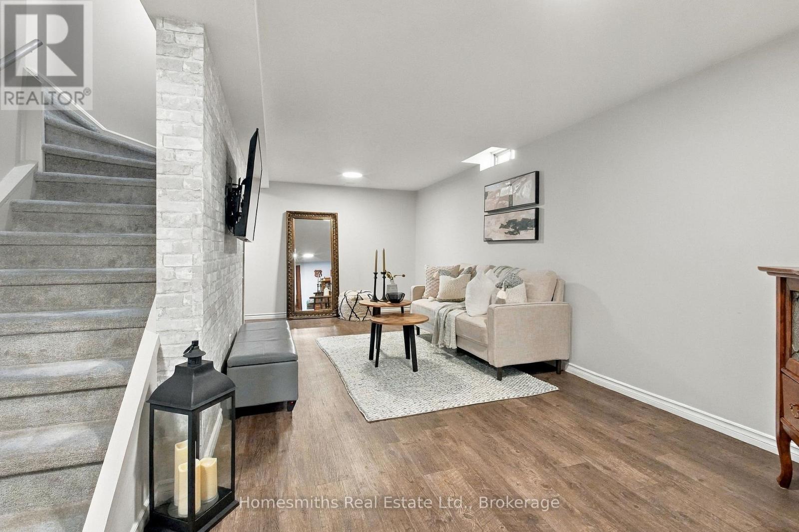 45 GRANVILLE DRIVE - 33