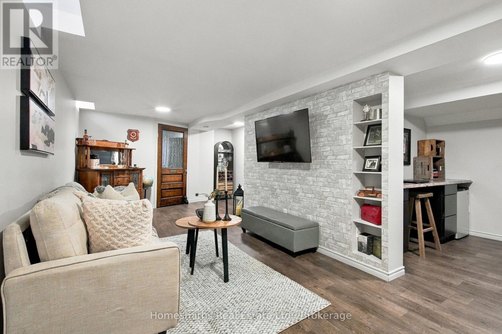 45 GRANVILLE DRIVE - 35