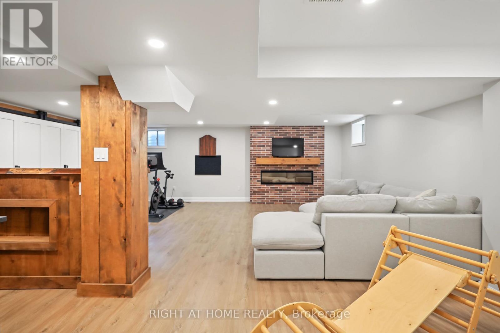 335 BUSATO DRIVE - 32