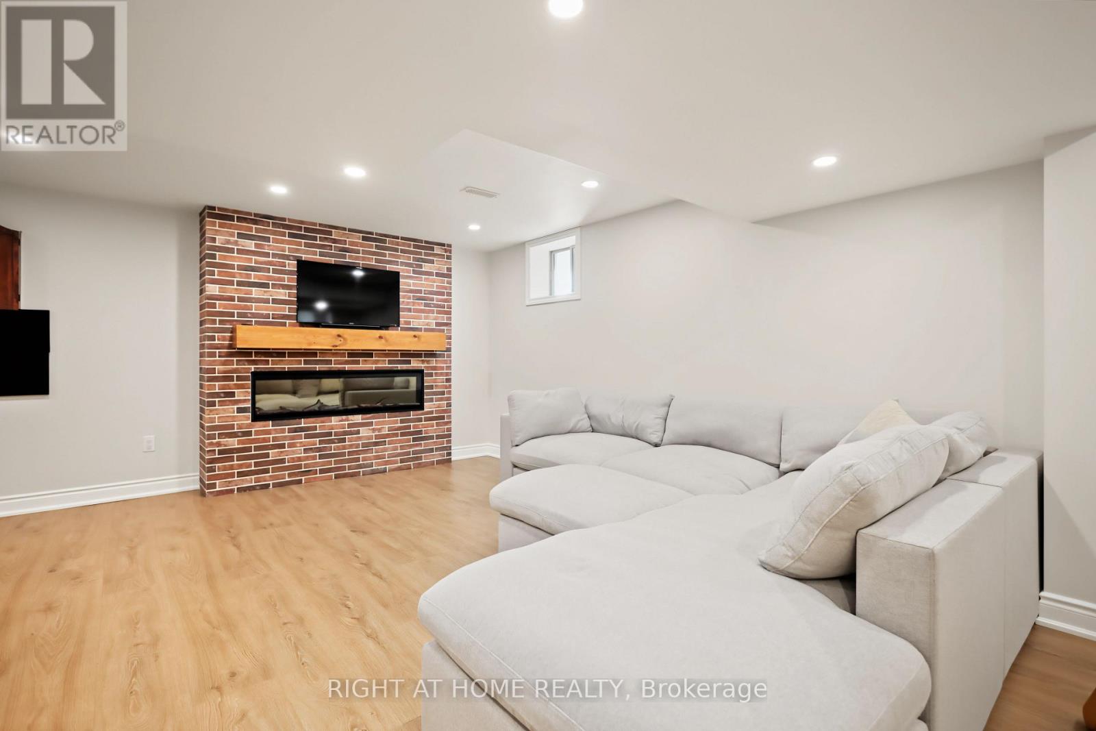 335 BUSATO DRIVE - 33