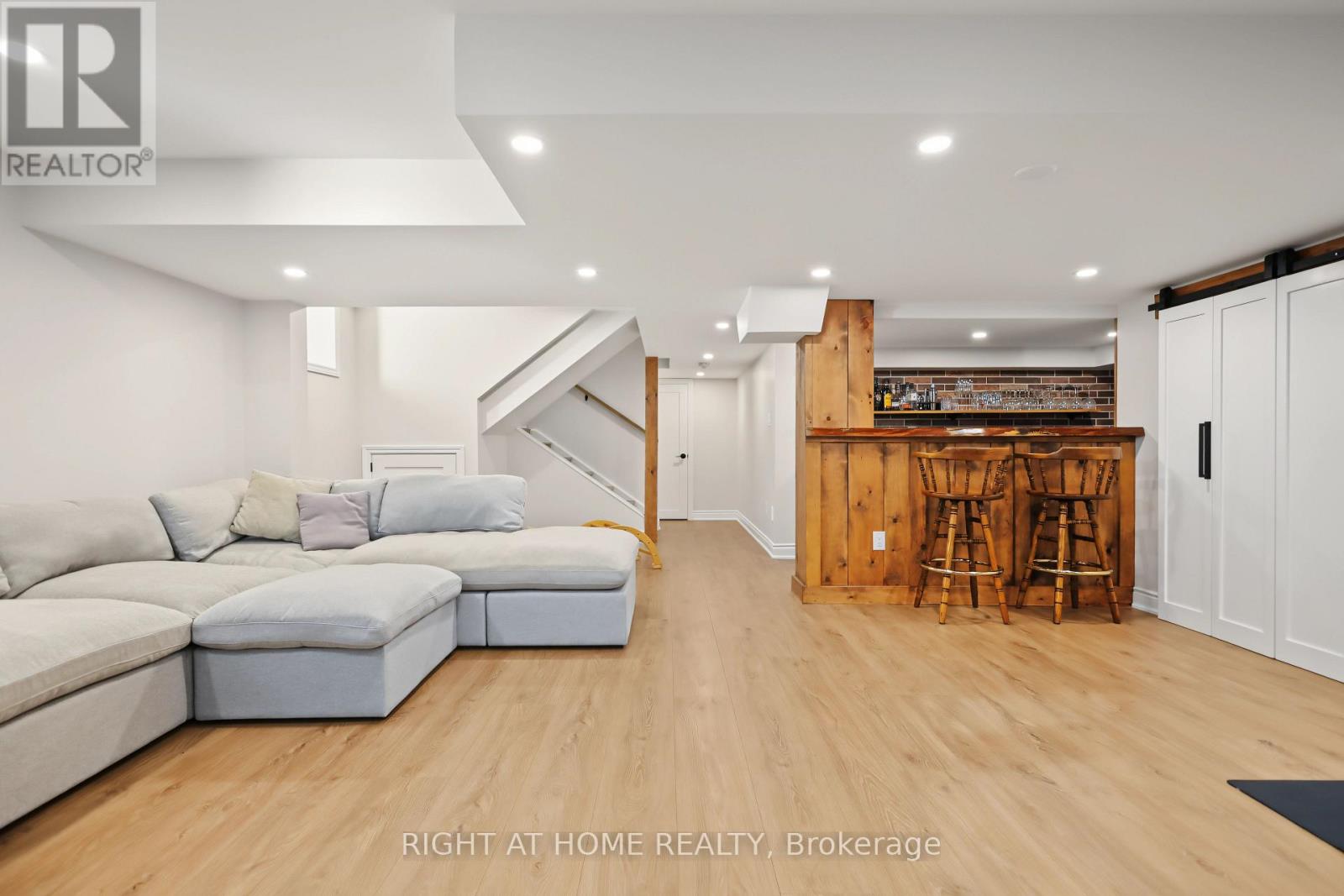 335 BUSATO DRIVE - Image 34