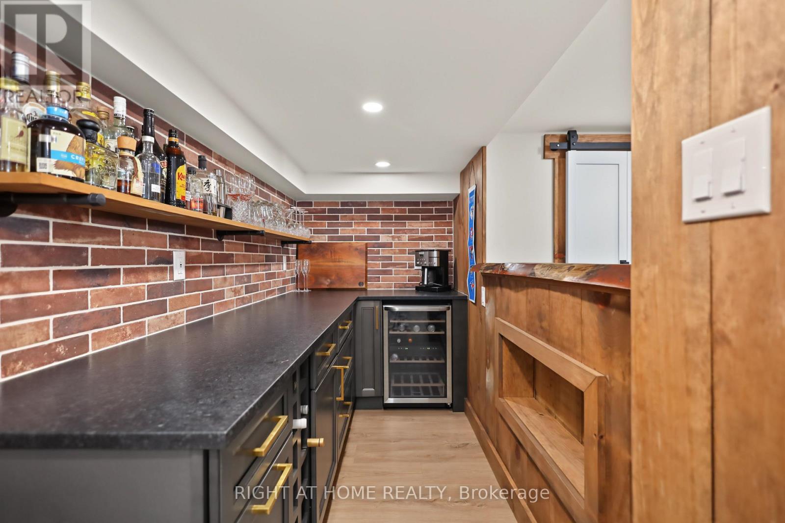 335 BUSATO DRIVE - 36