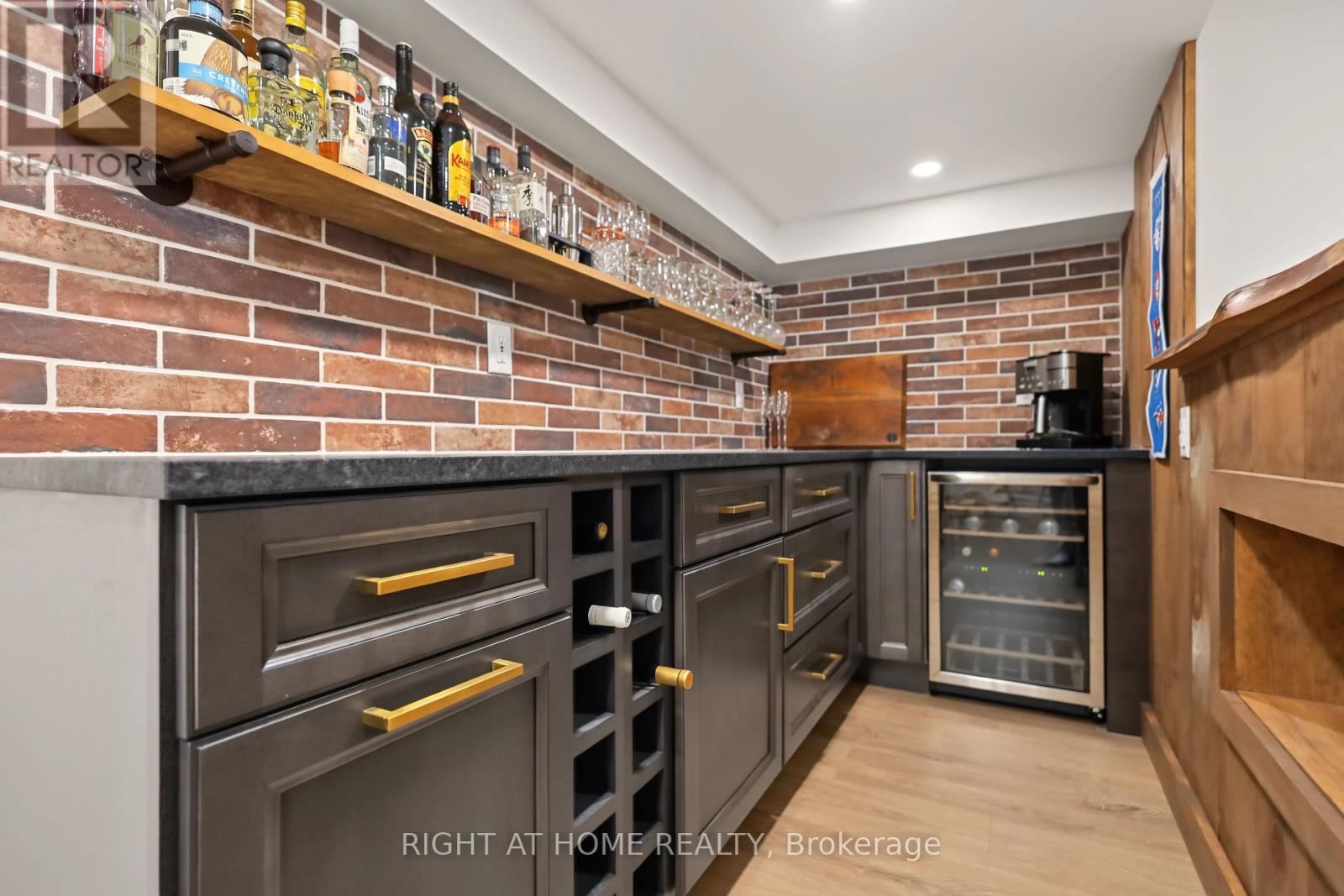 335 BUSATO DRIVE - Image 37