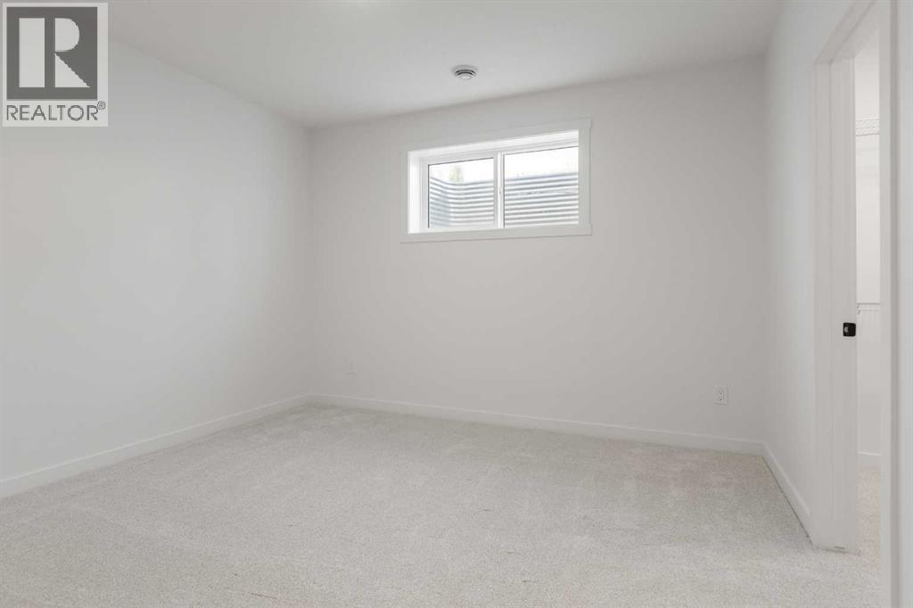 809 Hampshire Crescent NE - photo 24