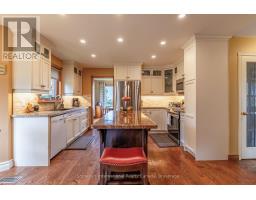 Dining room - 7262 12/13 Side Road, Clearview, ON L0M1G0 Photo 12