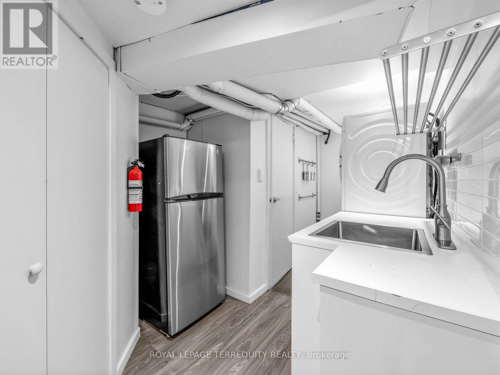 22 MONTYE AVENUE - 21