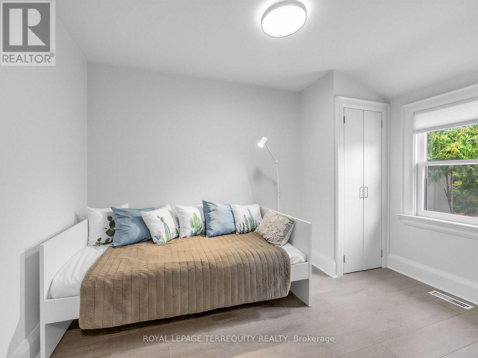 22 MONTYE AVENUE - 25