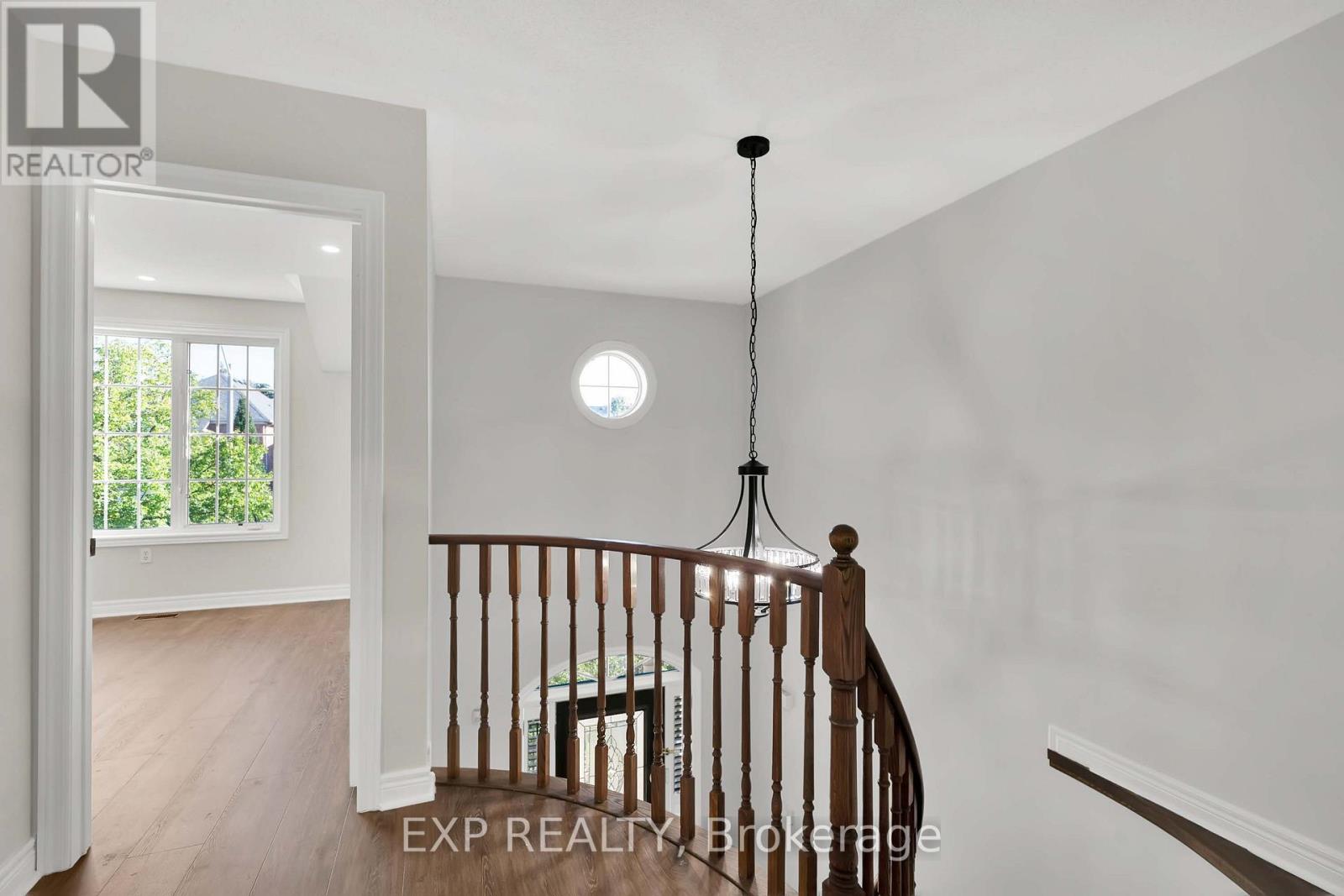6 PURDY CRESCENT W - Image 18