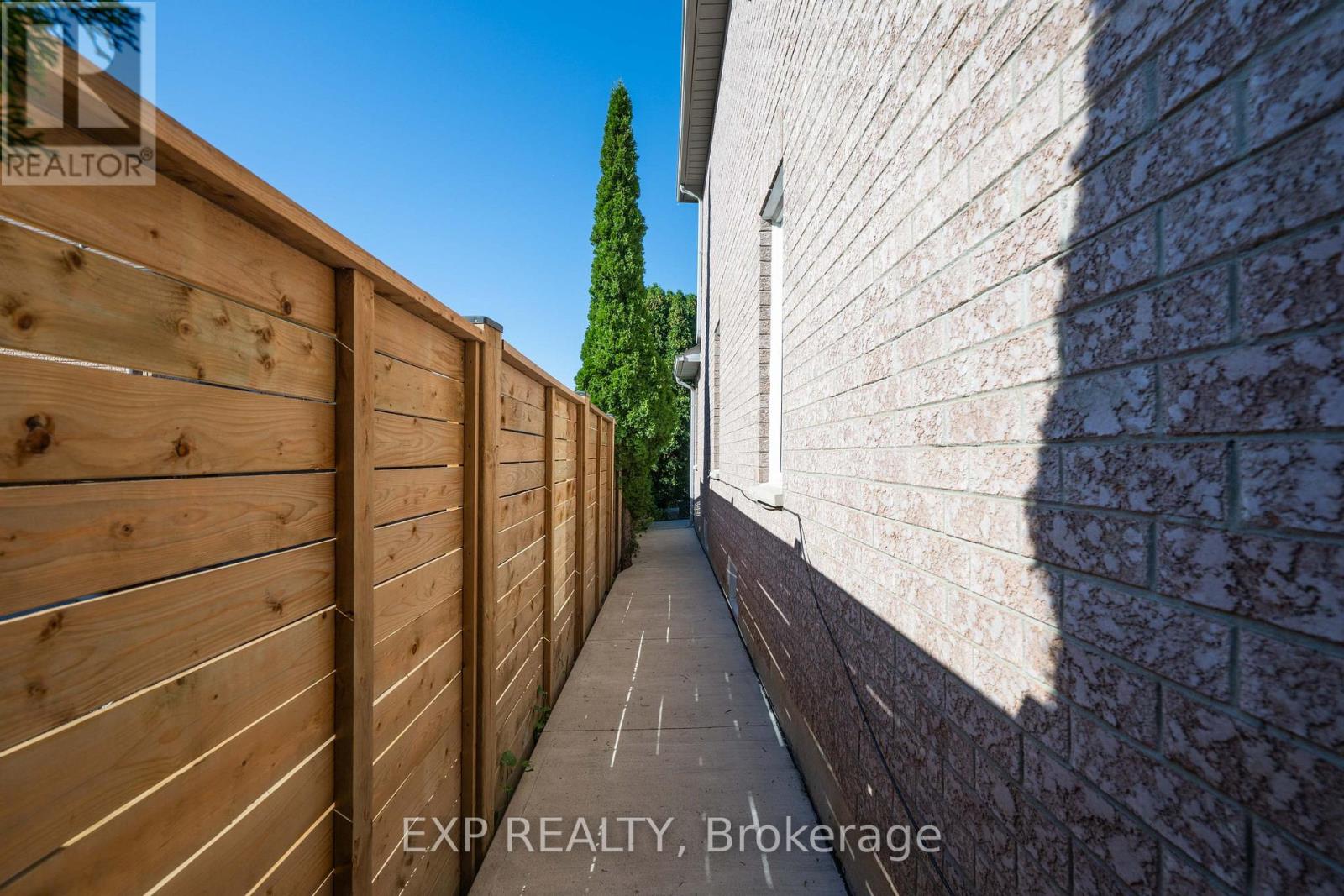 6 PURDY CRESCENT W - Image 35