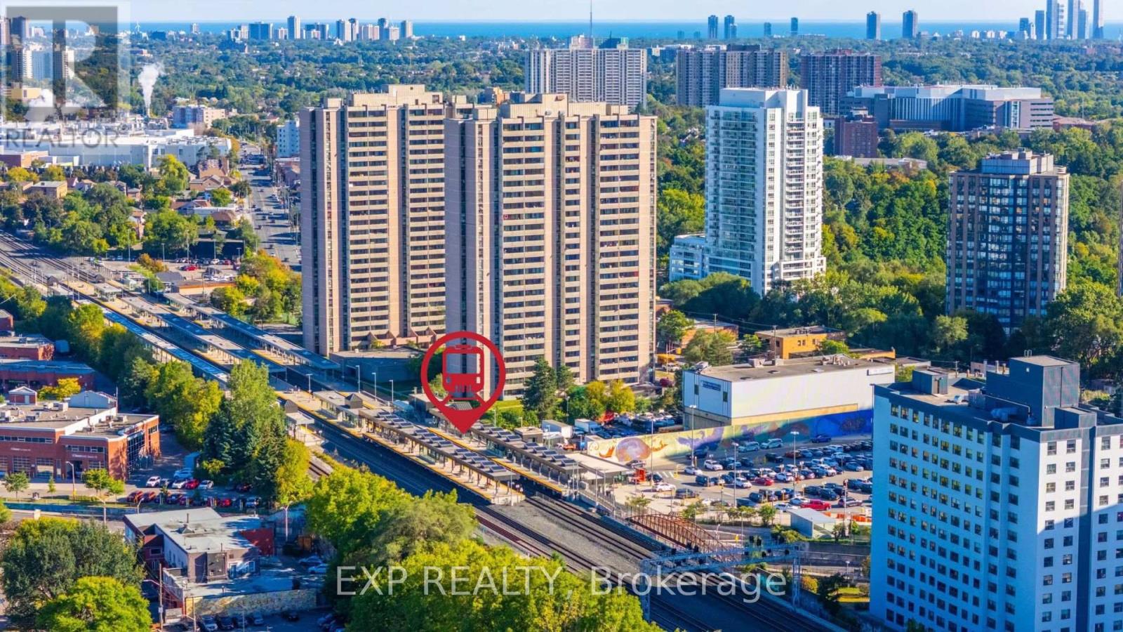 6 PURDY CRESCENT W - 41