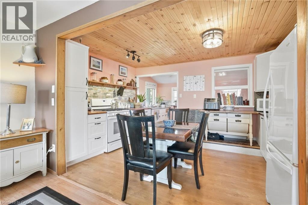 2579 LAKESHORE Road - 13