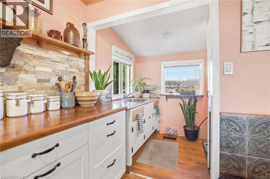 2579 LAKESHORE Road - 15
