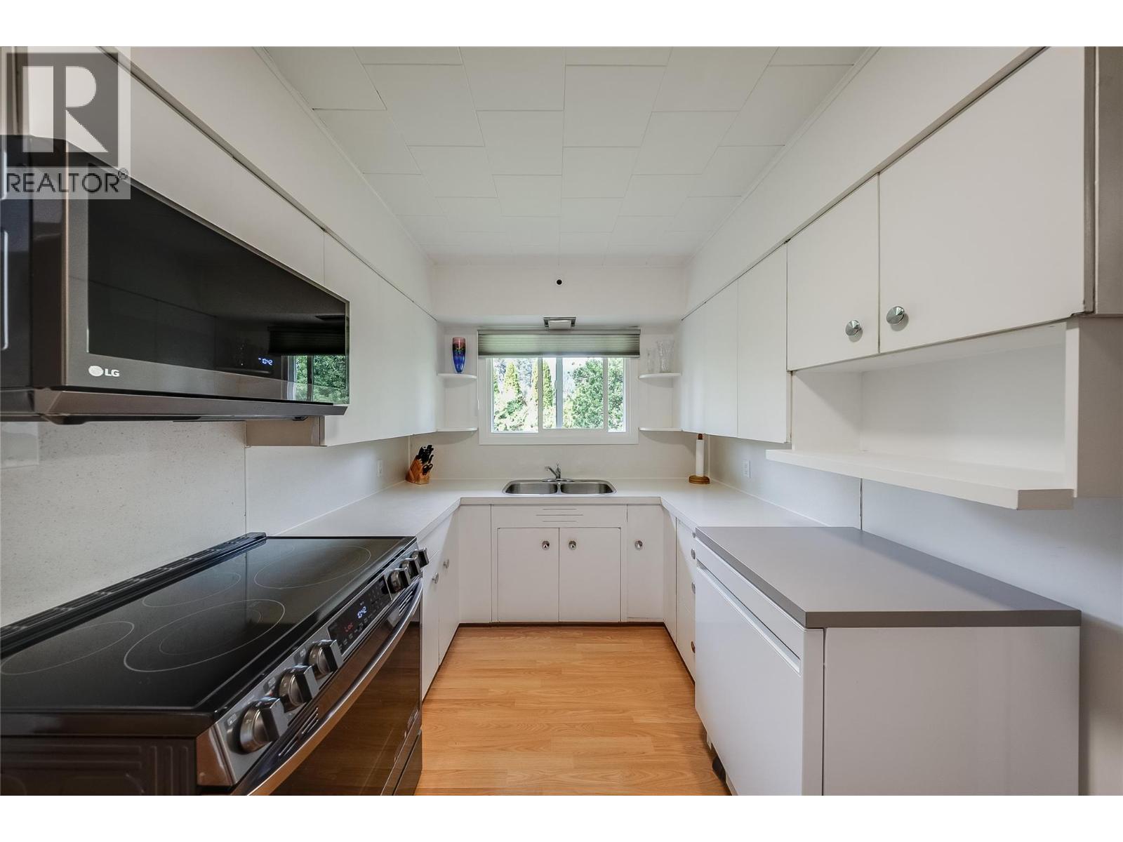 762 5th Avenue - 18