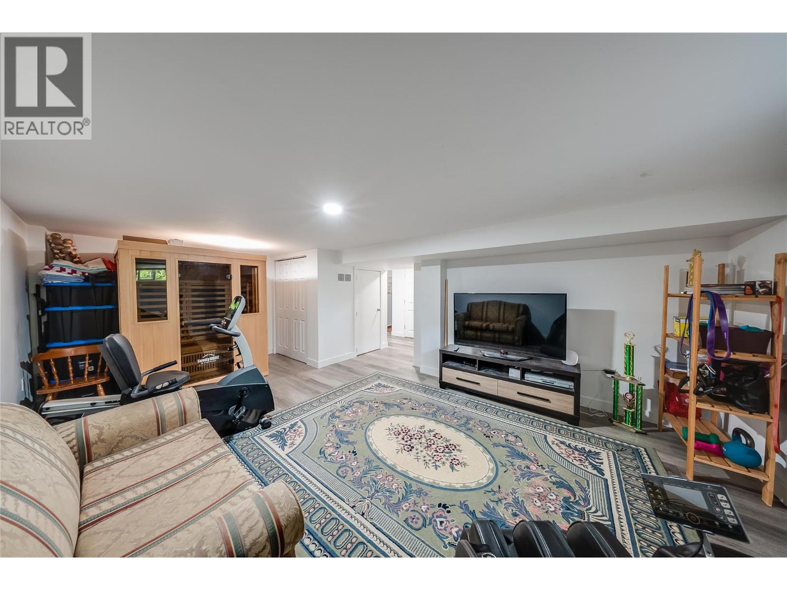 762 5th Avenue - 29