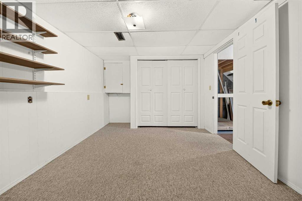 #53 55 Lemoyne Crescent W - 35