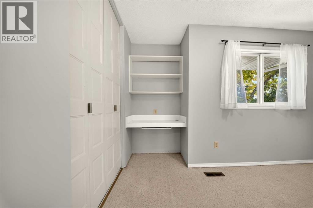 #53 55 Lemoyne Crescent W - 28