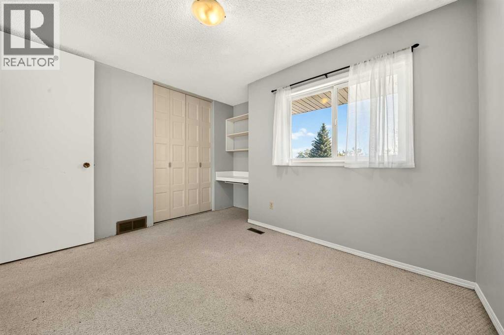 #53 55 Lemoyne Crescent W - 29