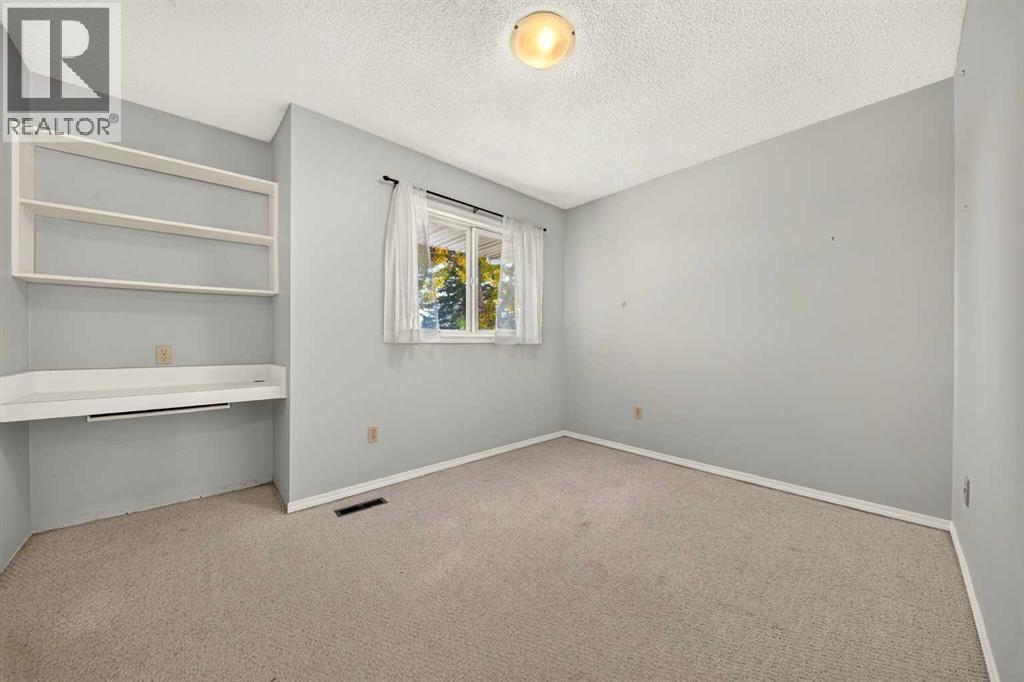 #53 55 Lemoyne Crescent W - 27