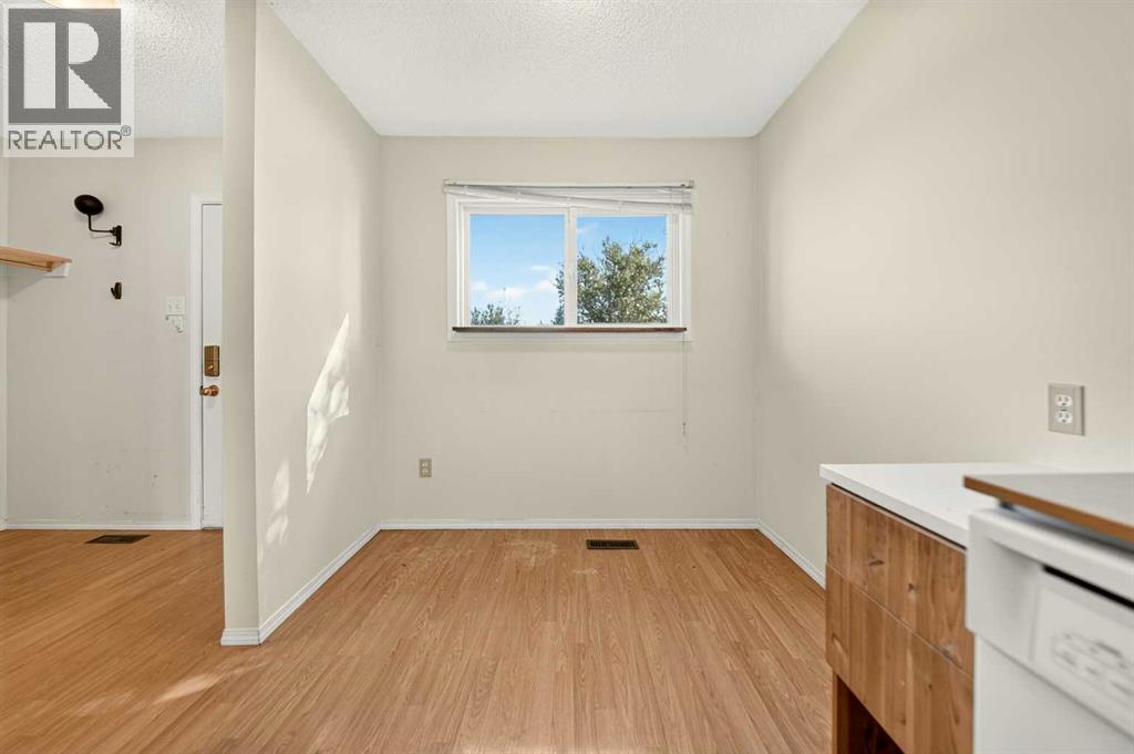 #53 55 Lemoyne Crescent W - 4