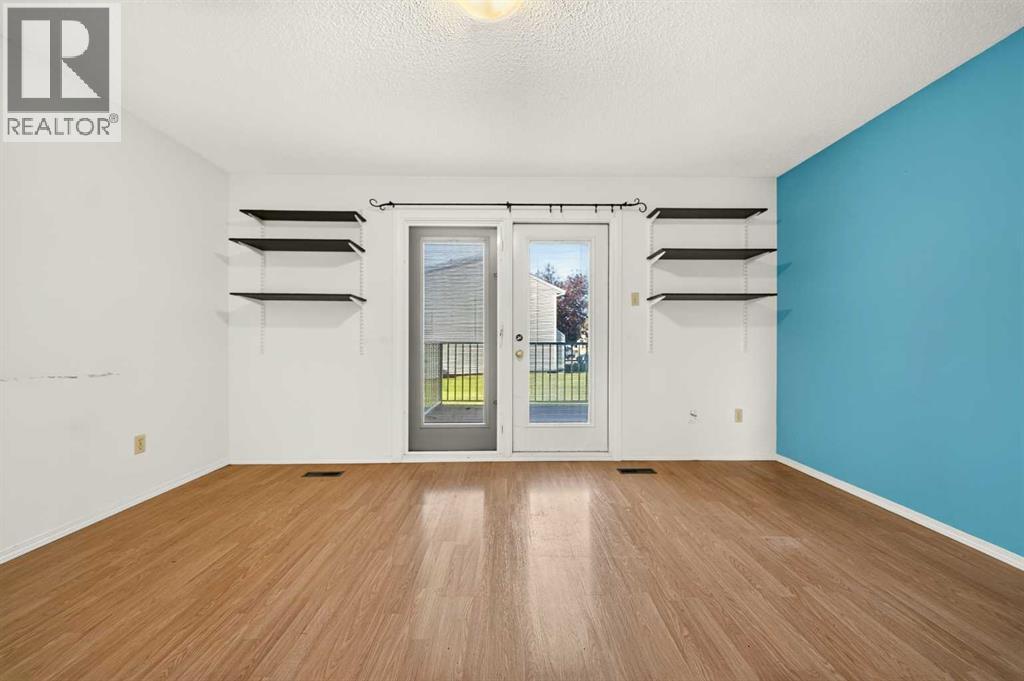 #53 55 Lemoyne Crescent W - 14