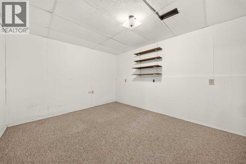 #53 55 Lemoyne Crescent W - 34