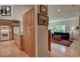 Den - 47 Cambridge Road Nw, Calgary, AB T2K1R1 Photo 14