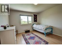 Family room - 47 Cambridge Road Nw, Calgary, AB T2K1R1 Photo 17