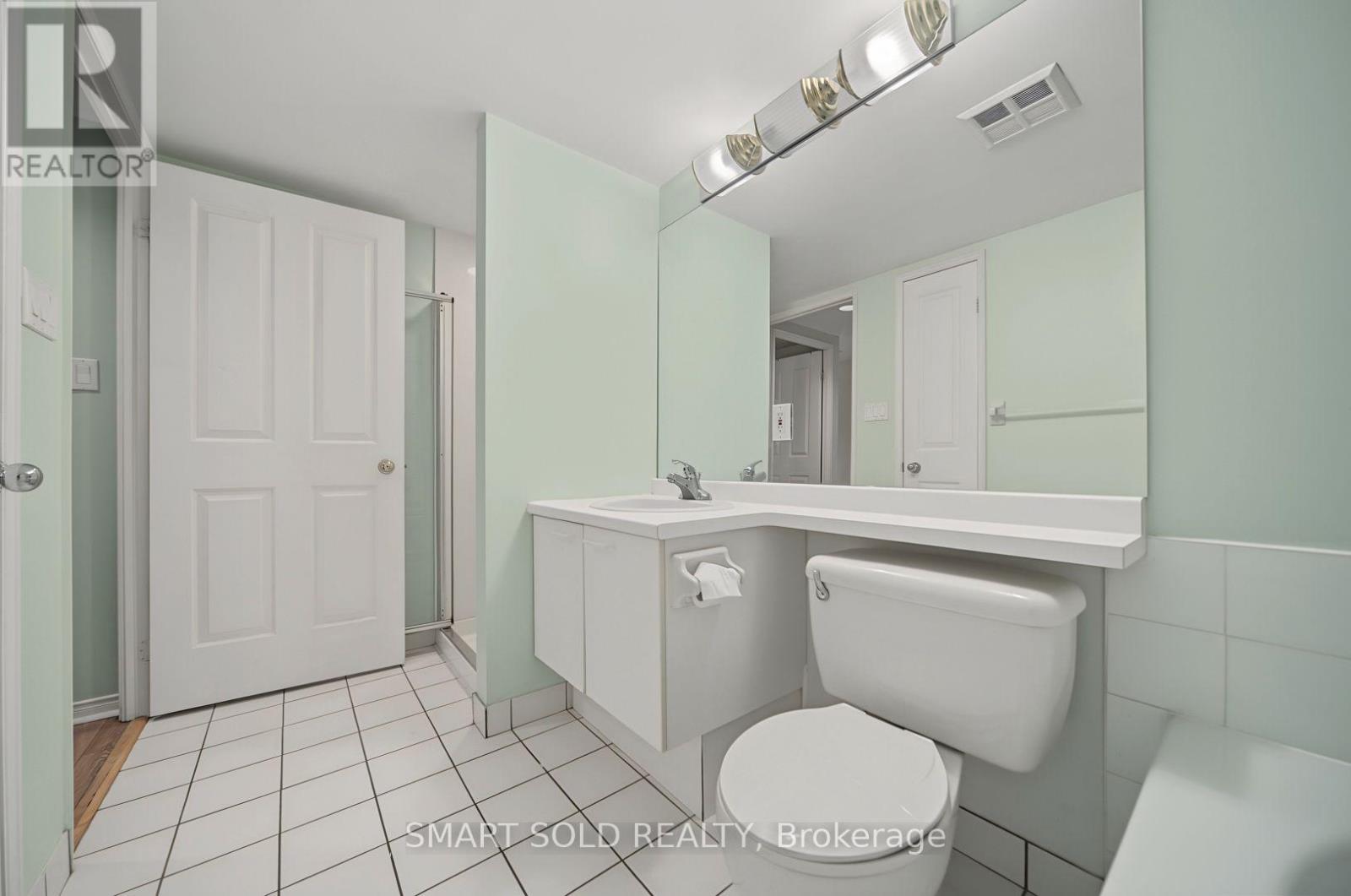 #205 28 HOLLYWOOD AVENUE - 21