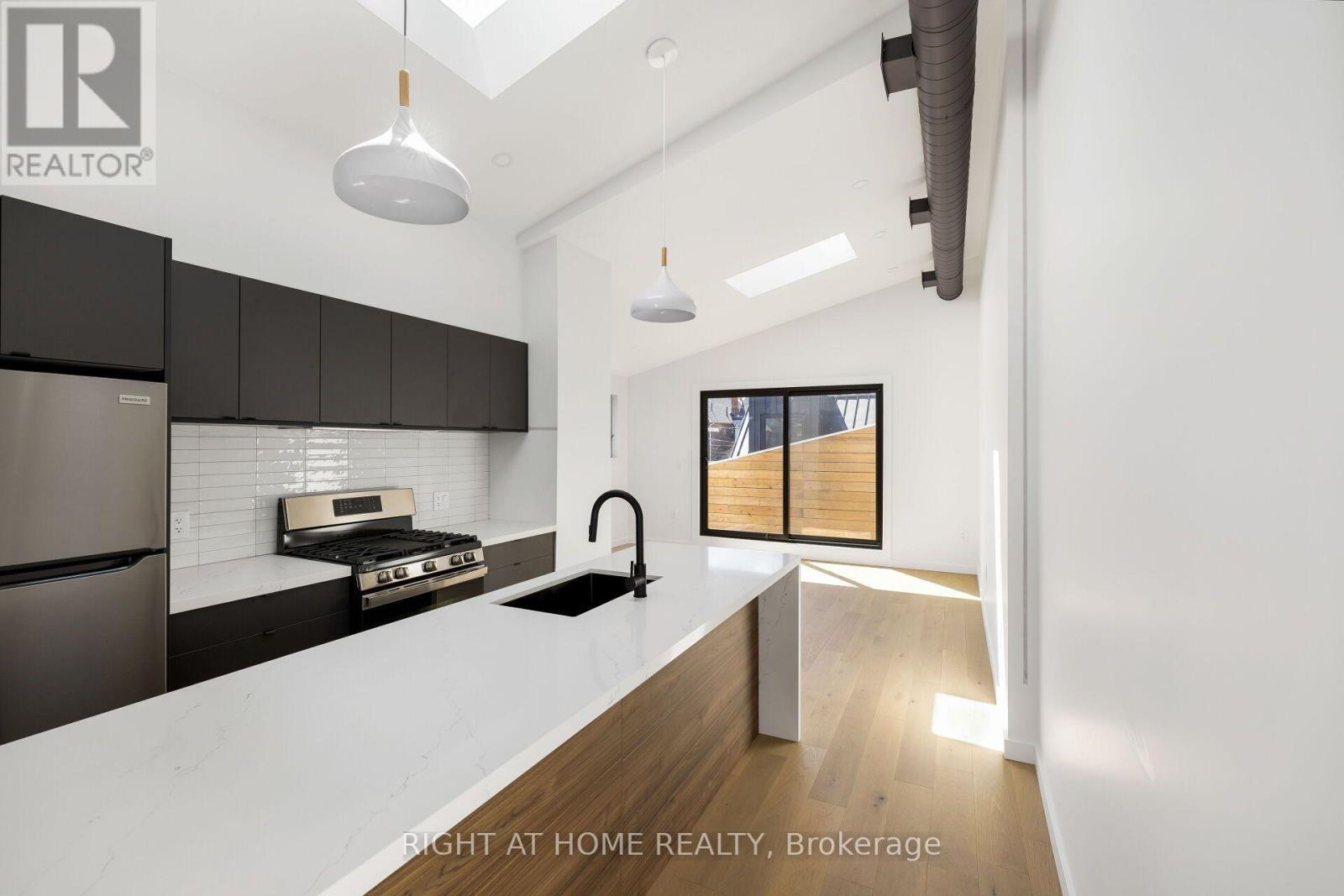 Photo of 86 Lansdowne Avenue