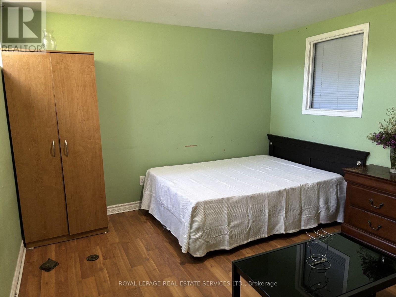 ROOM - 15 SONNET COURT, Toronto (Rustic) — photo 3