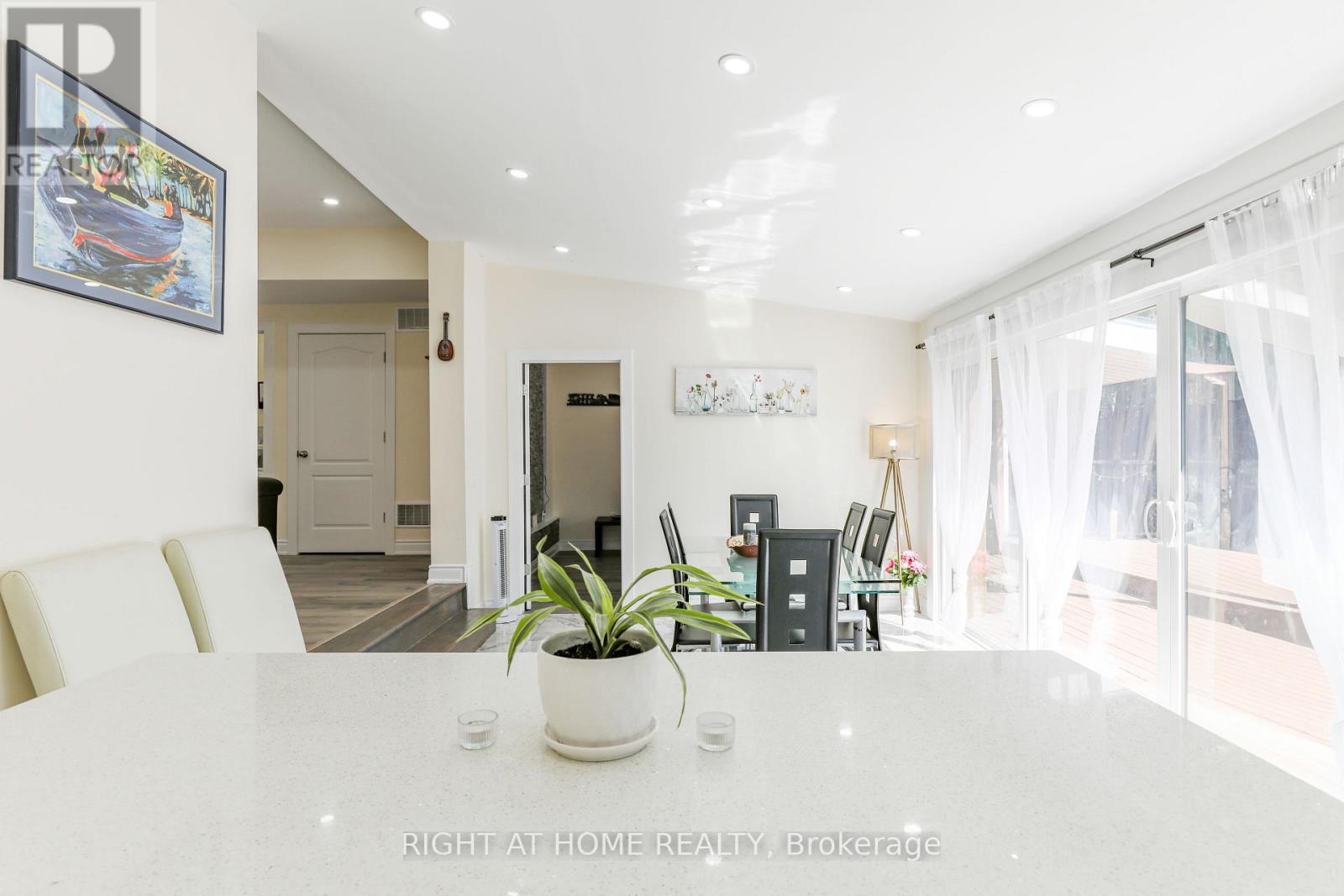 21 SHIRLEY ANNE DRIVE S - 25