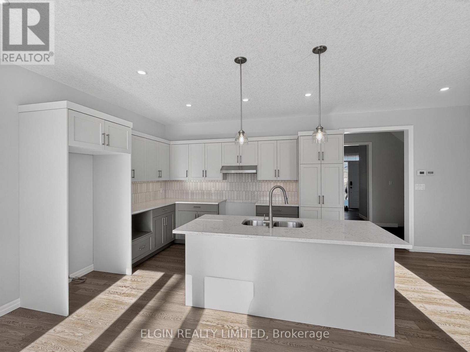 10 HORIZON COURT Property Photo