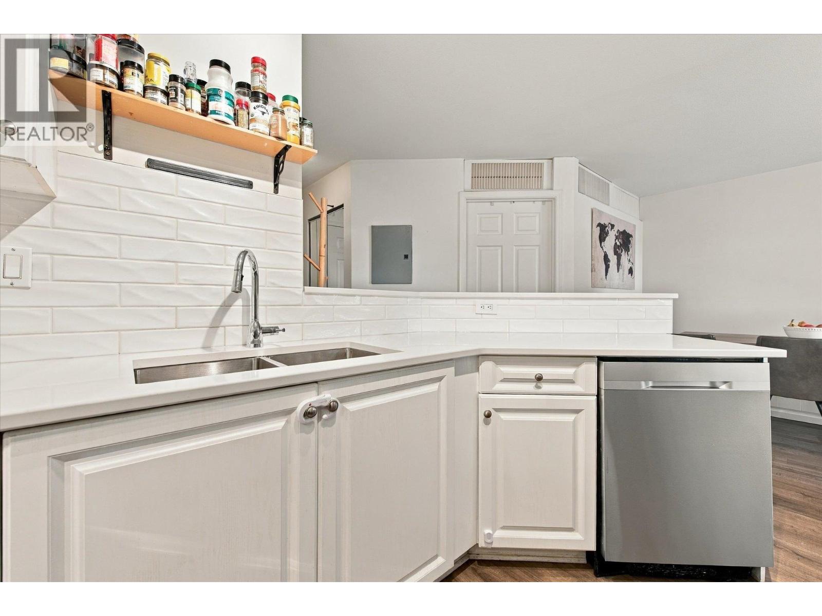 323 760 KINGSWAY, Vancouver
