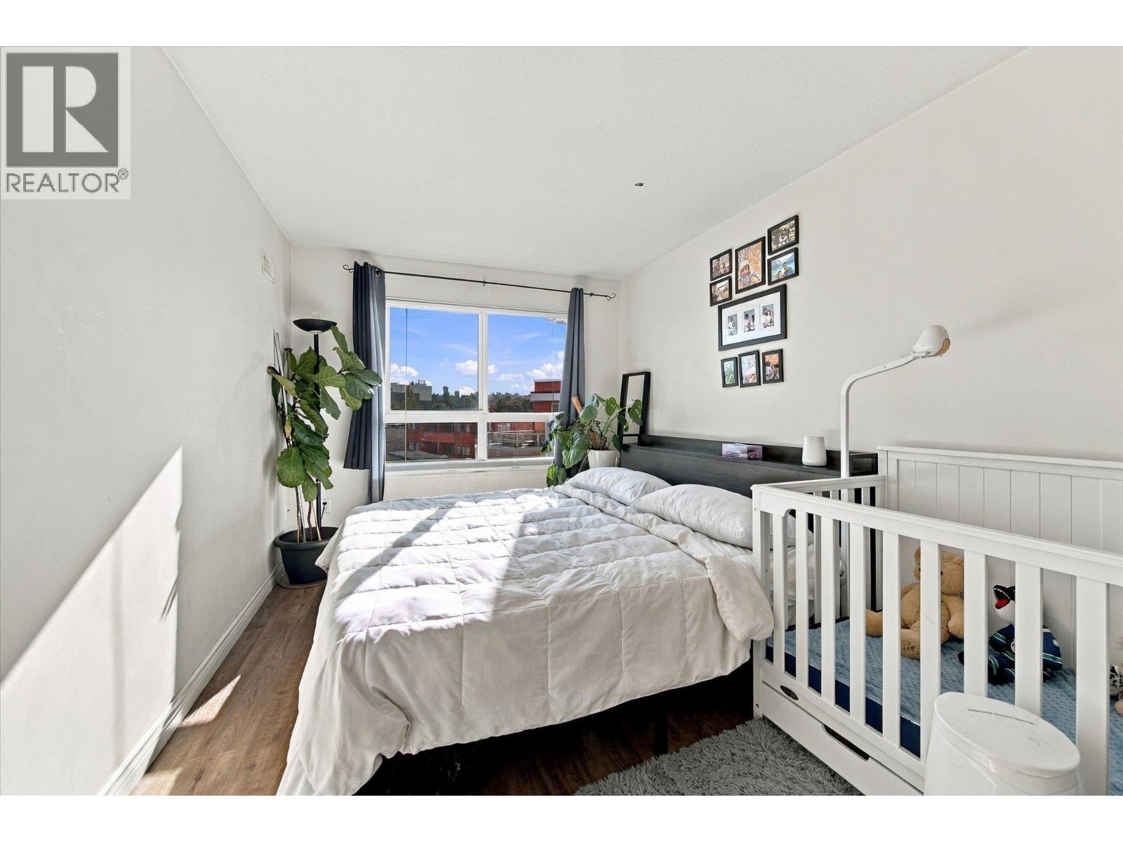 323 760 KINGSWAY, Vancouver