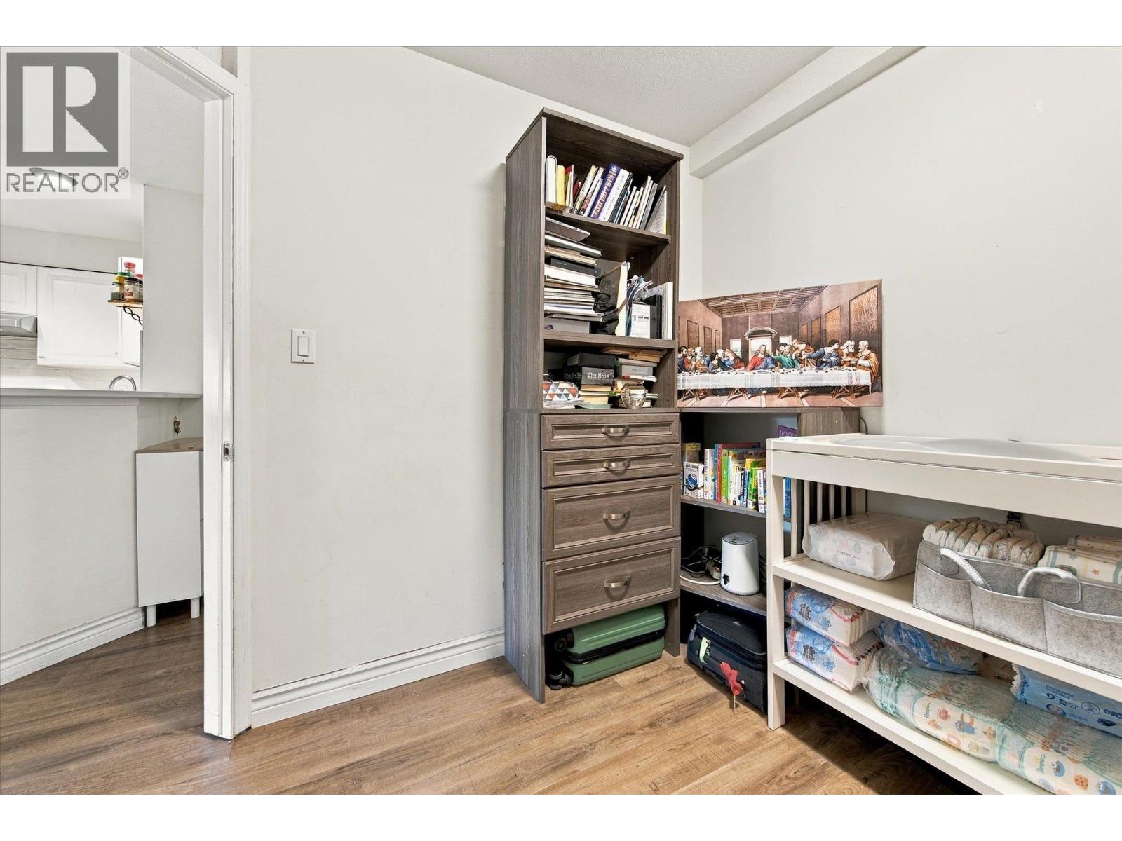 323 760 KINGSWAY, Vancouver