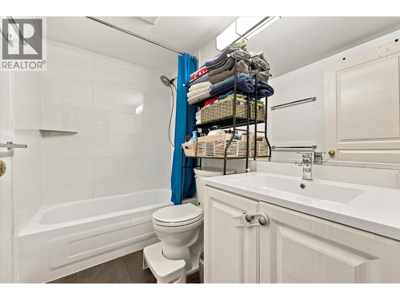 323 760 KINGSWAY, Vancouver