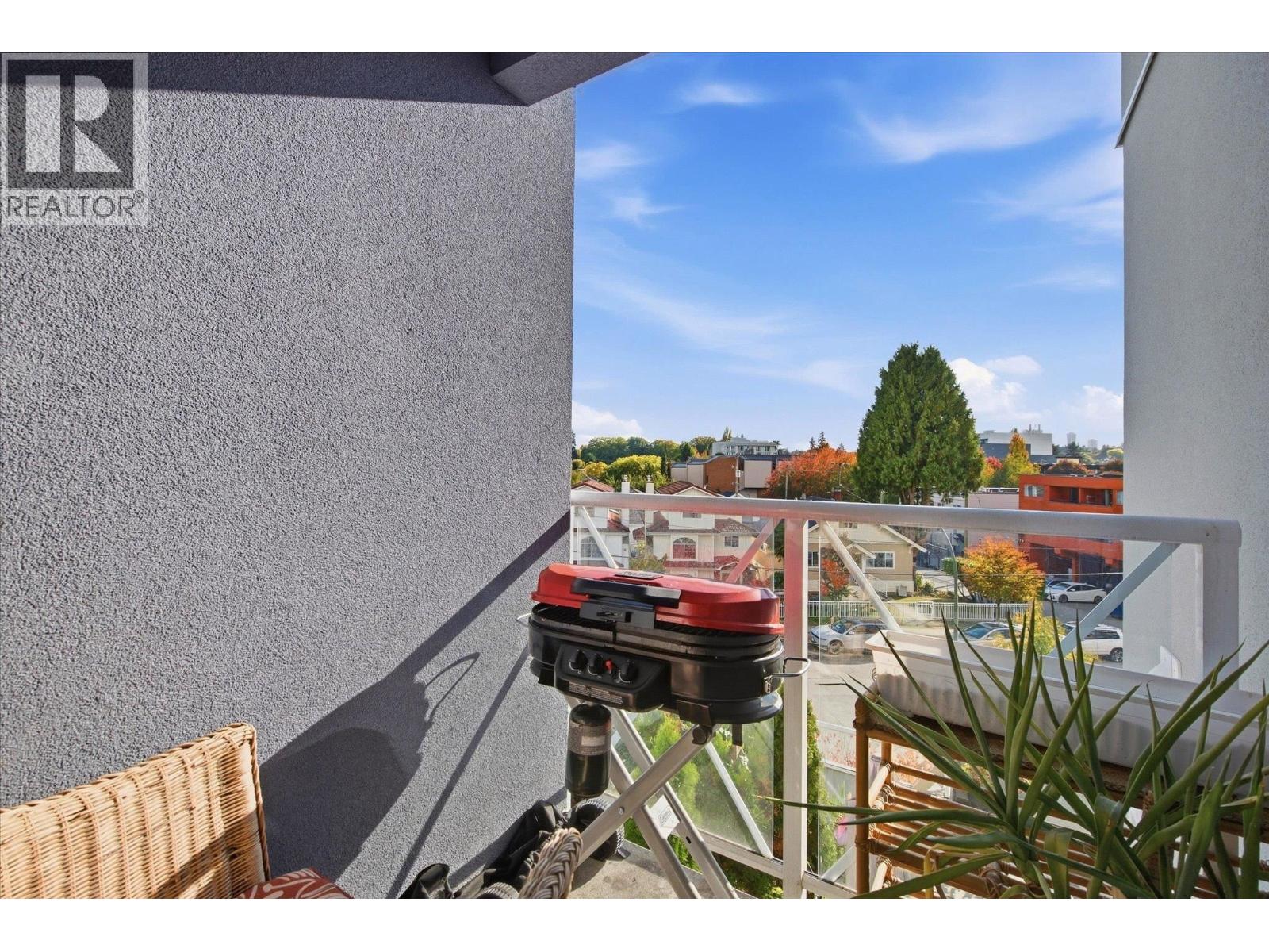 323 760 KINGSWAY, Vancouver
