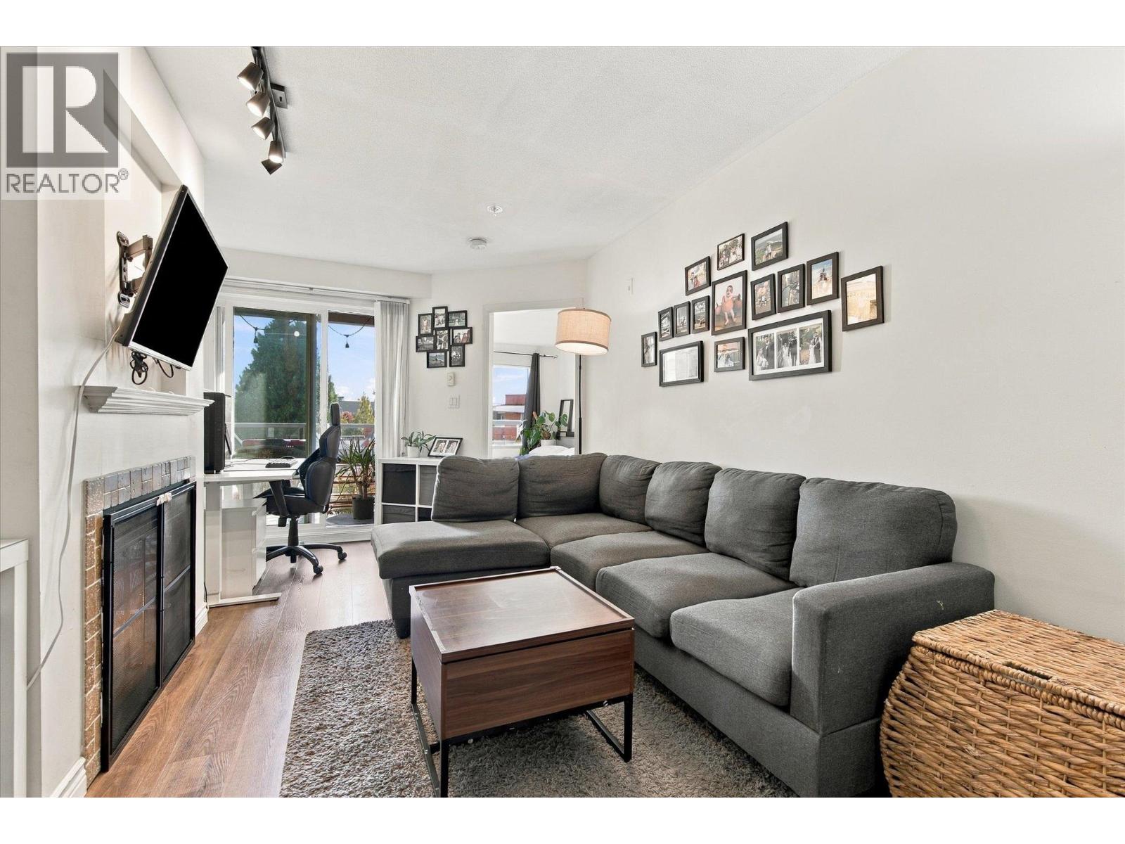 323 760 KINGSWAY, Vancouver
