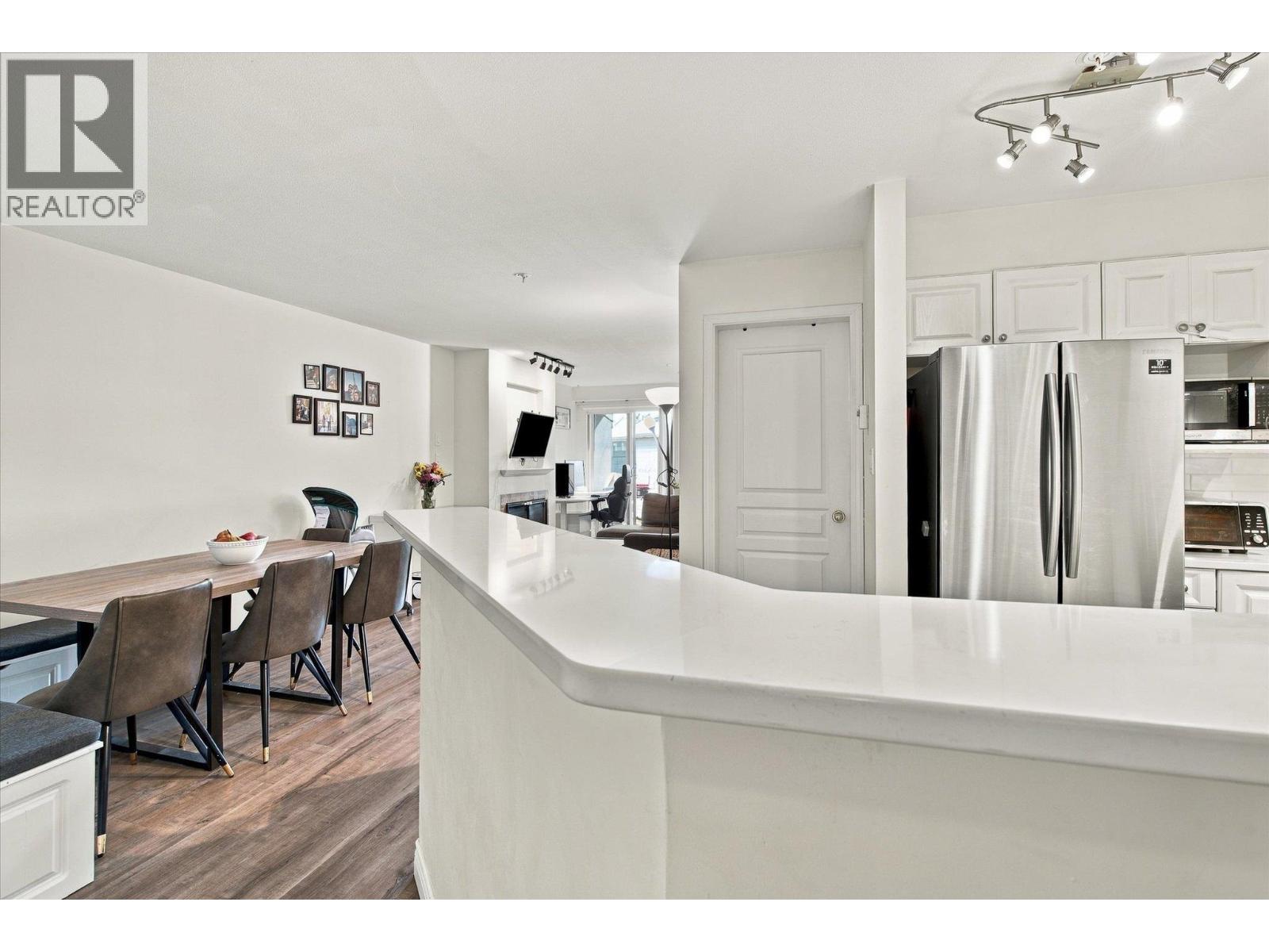 323 760 KINGSWAY, Vancouver