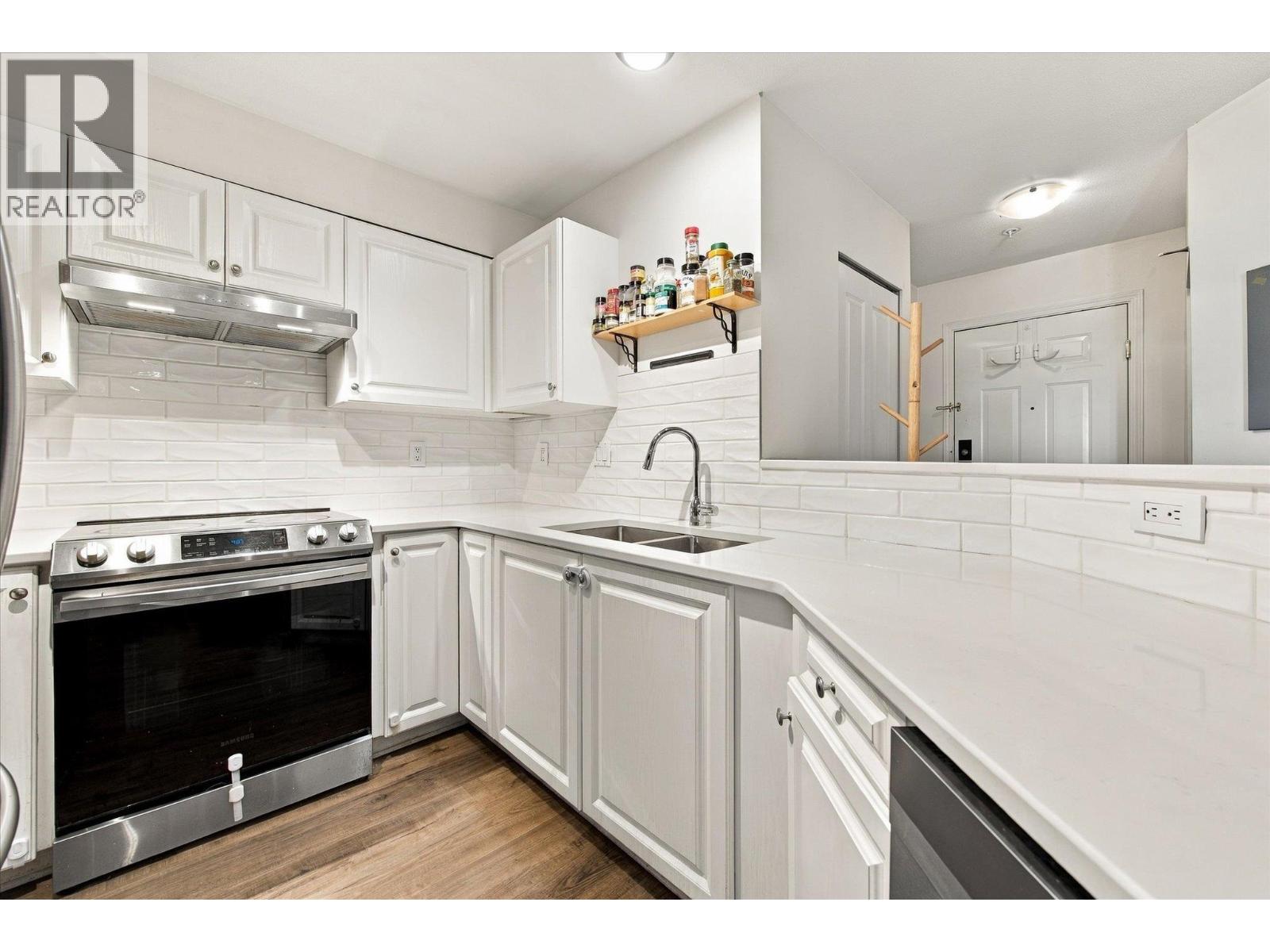 323 760 KINGSWAY, Vancouver