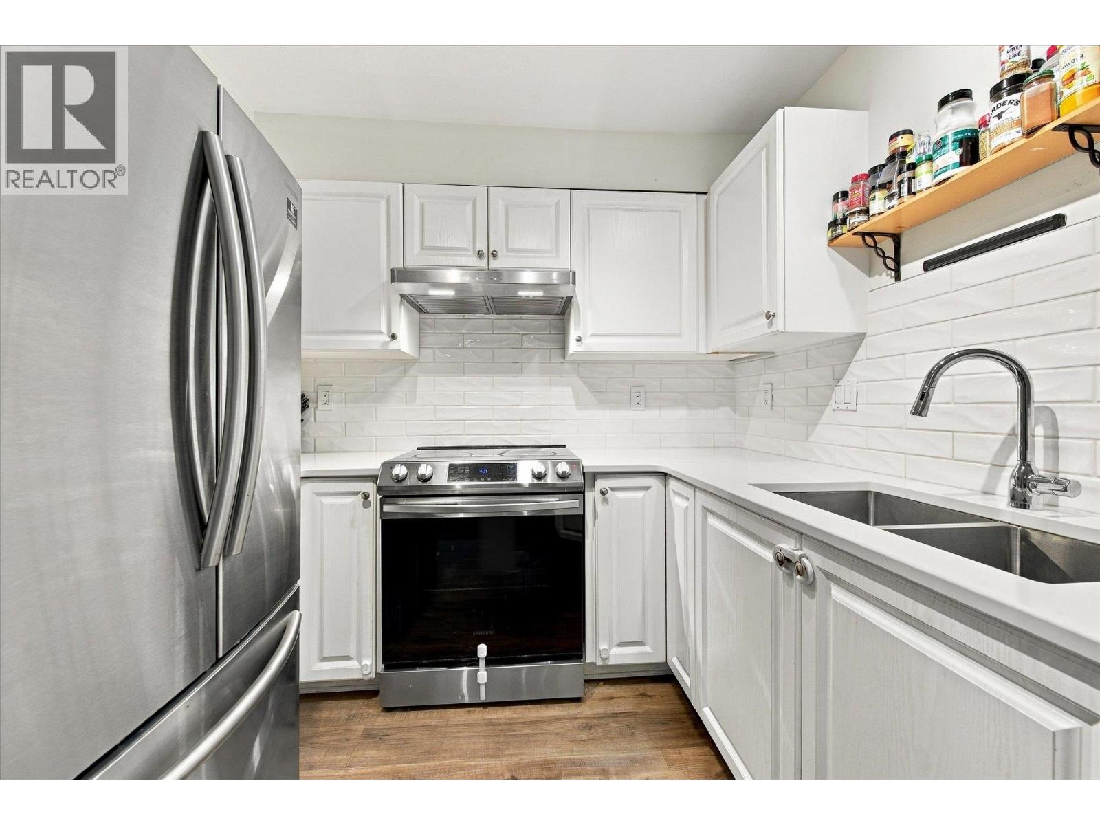 323 760 KINGSWAY, Vancouver