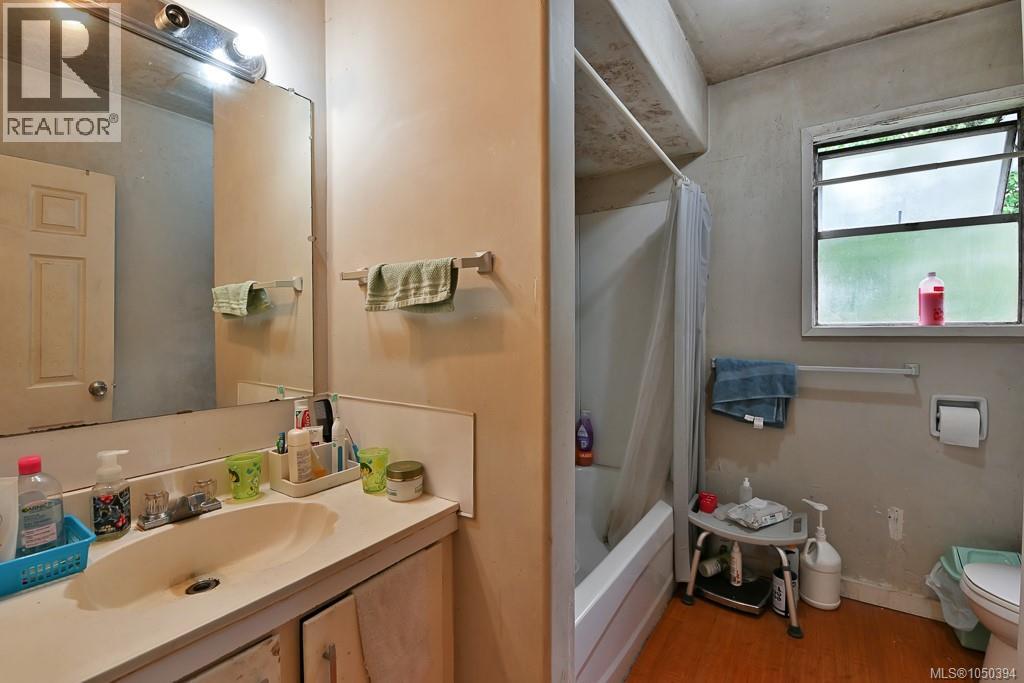 307, 311,315 Holly Ave - 22